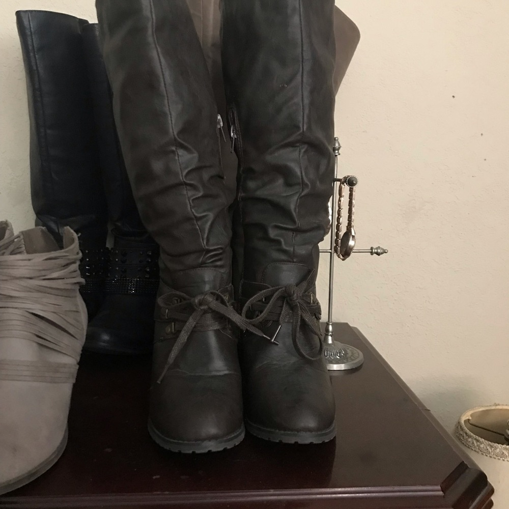 Get your boots for winter ladies !!!🥰🥶size 8 and 8 1/2